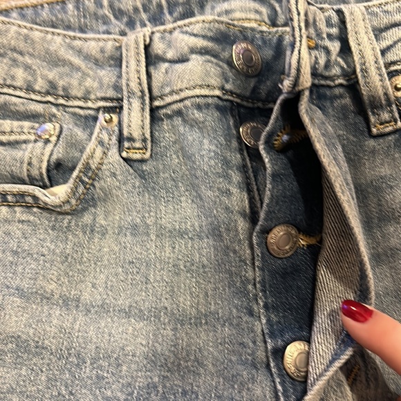 H&M ripped mom jeans 👖😋 - Picture 2 of 3